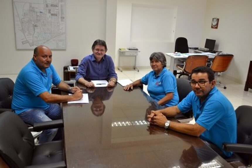 Prefeito José Pivatto e Sindicado dos Servidores Públicos Municipais de Cosmópolis se reúnem no gabinete