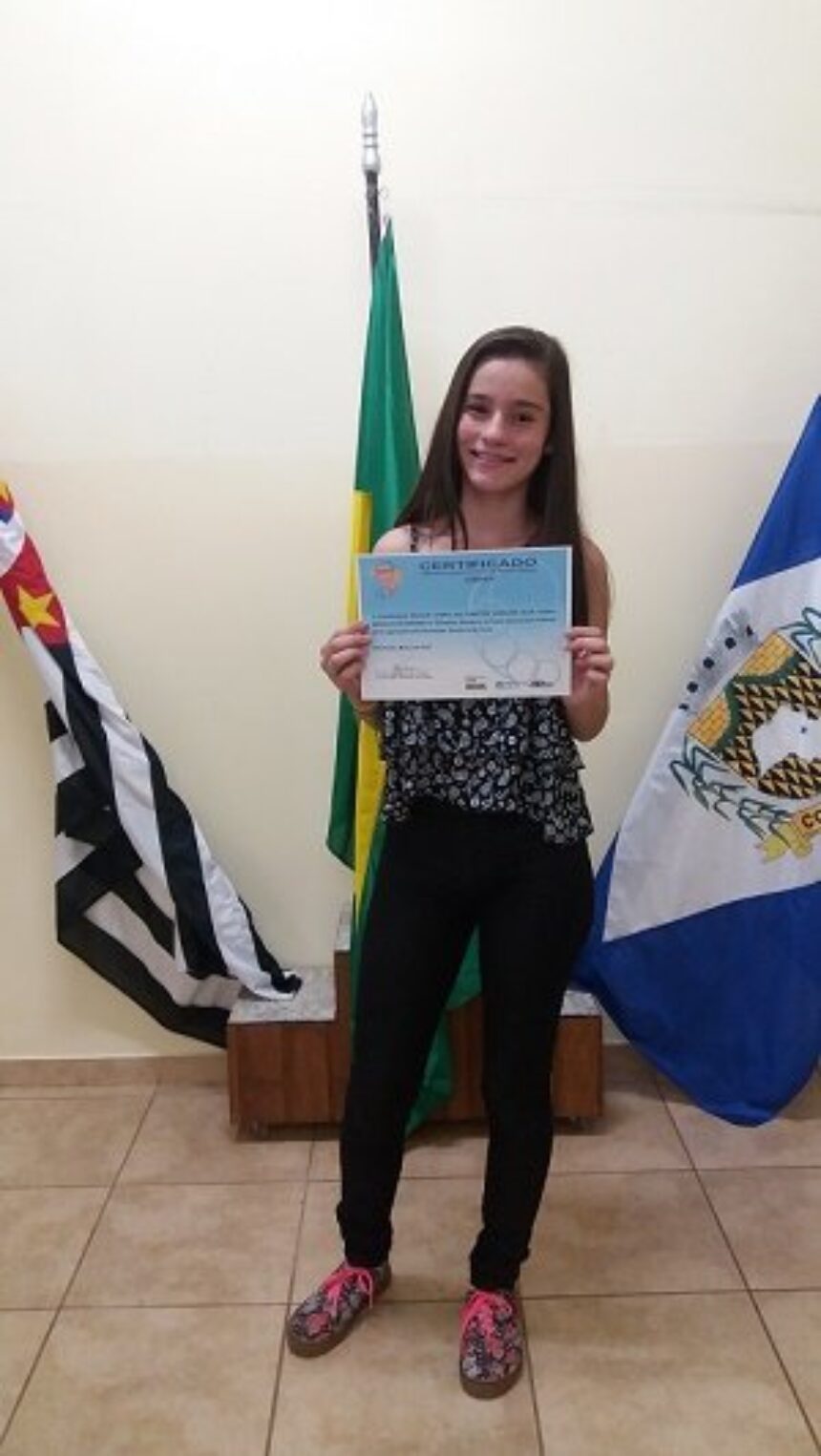 Aluna da rede pública municipal de ensino conquista duas medalhas na Olimpíada Brasileira de Física