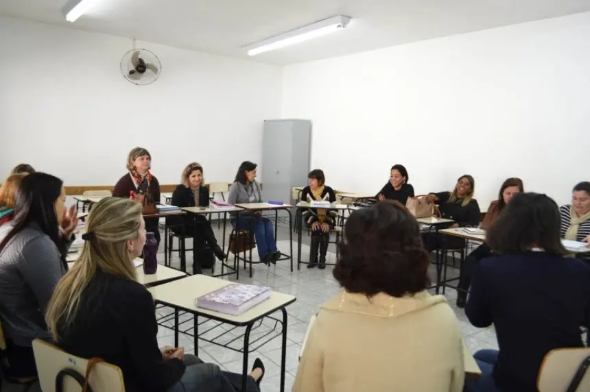 Professoras da rede pública passam por capacitação pedagógica