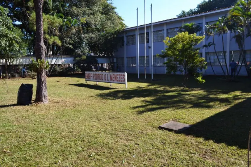 Sexto mutirão Pintou Limpeza limpa a EMEB Rodrigo Octávio Langaard Menezes