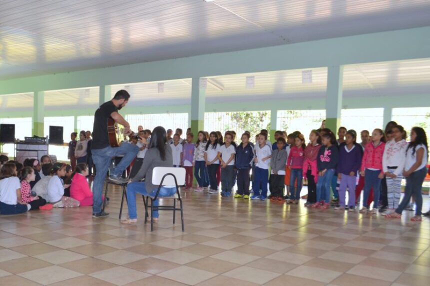 Escolas Municipais realizam atividades em comemoração ao Dia dos Pais