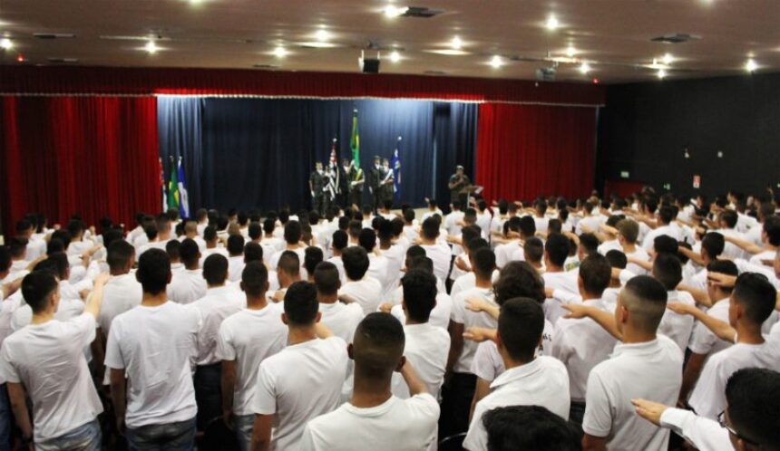48ª Junta de Serviço Militar realiza cerimônia de juramento a Bandeira Nacional