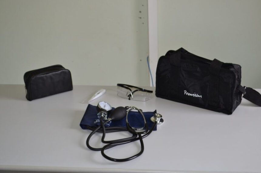 Secretaria de Saúde distribui kits para profissionais da rede pública de Cosmópolis