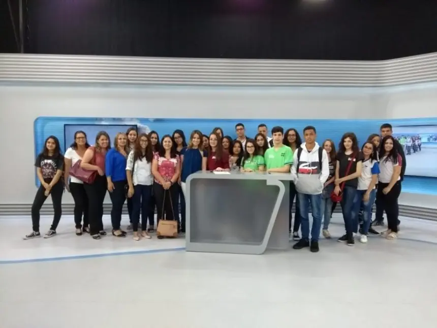 Alunos de Cosmópolis selecionados no projeto EPTV na Escola visitam a emissora