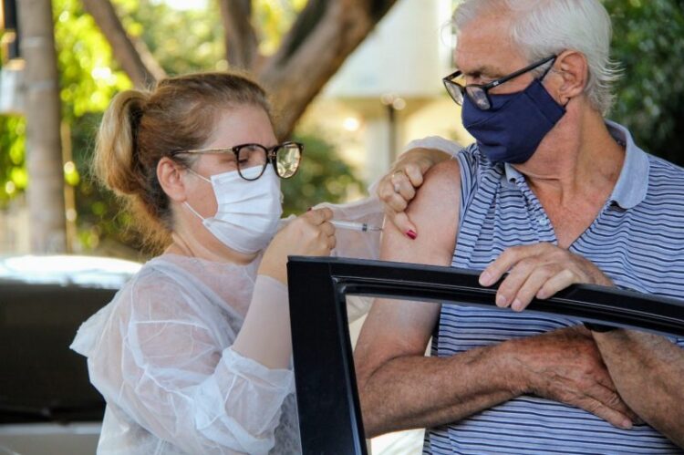 Cosmópolis inicia vacinação nos idosos entre 75 e 76 anos