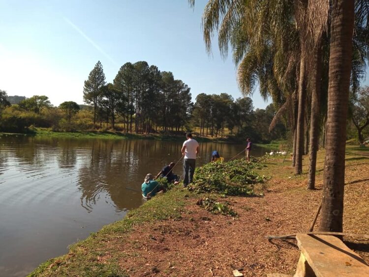 Secretarias iniciam manutenção e limpeza na lagoa da Cosmo