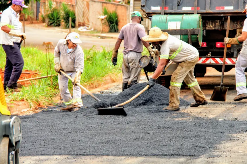 Operação Tapa Buraco beneficia mais cinco bairros