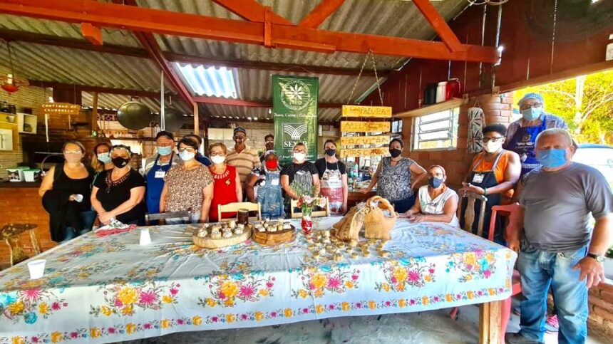 SAMA realiza curso gratuito de Processamento Artesanal da Cana-de-açúcar para produtores rurais do município