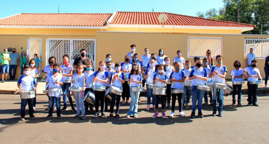 Desfile Cívico em comemoração aos 77 anos da cidade