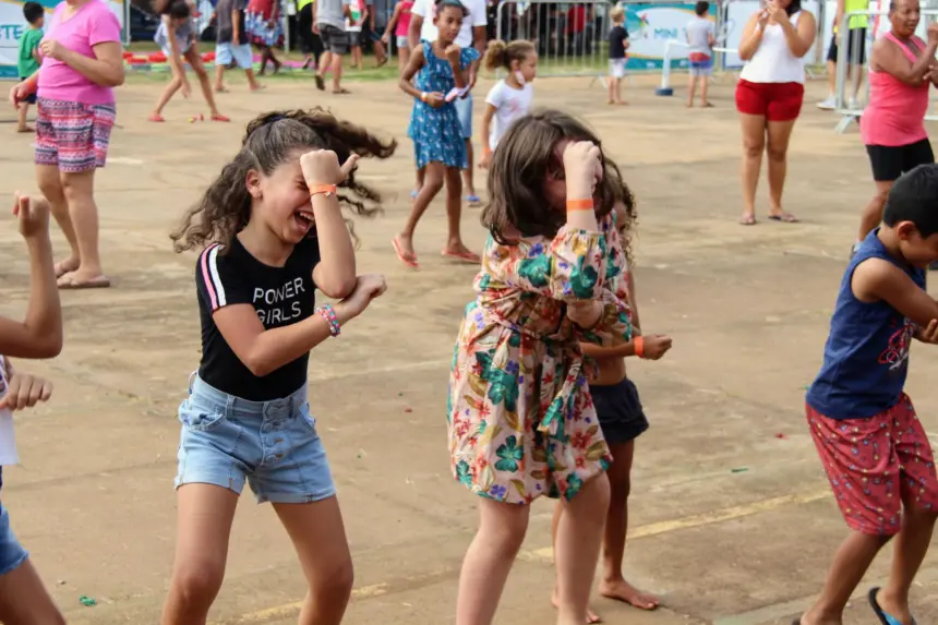 ‘Brincando na Praça’ diverte famílias cosmopolenses