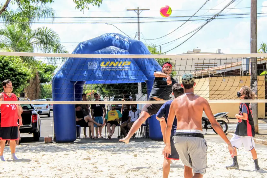 1° torneio de vôlei e futevôlei reúne atletas amadores e profissionais