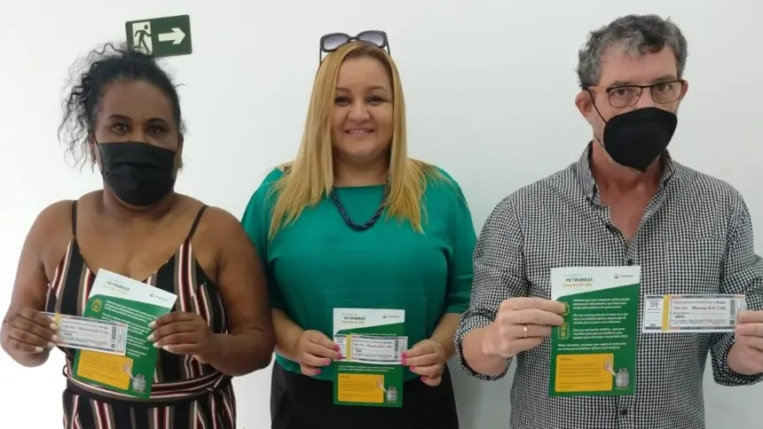 Promoção e Fundo Social de Solidariedade realizam entregas de vale gás e cestas básicas