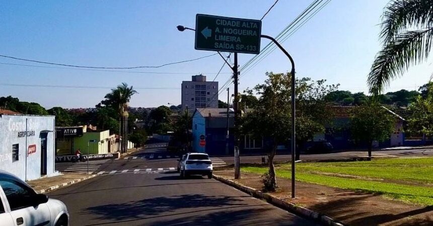 Trânsito instala placas de sinalização em Cosmópolis