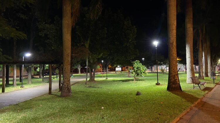 Praça da Saúde recebe iluminação totalmente de LED