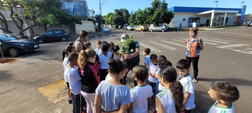 SAMA e Educação realizam plantio de mudas de árvores