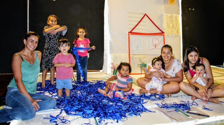 Cosmópolis recebe o espetáculo para bebês ‘Scaratuja’