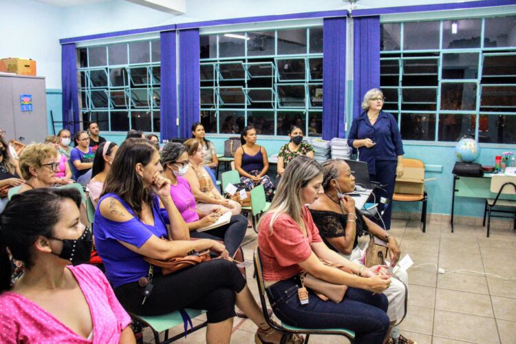 Educação realiza encontro de professores sobre Sistema Cosmópolis de Ensino