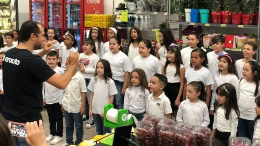 Villa-Musical realizou uma apresentação especial de Dia das Mães