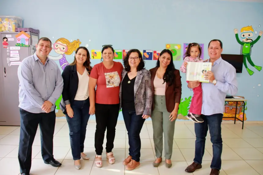 Educação realiza entrega oficial do material pedagógico da rede pública municipal