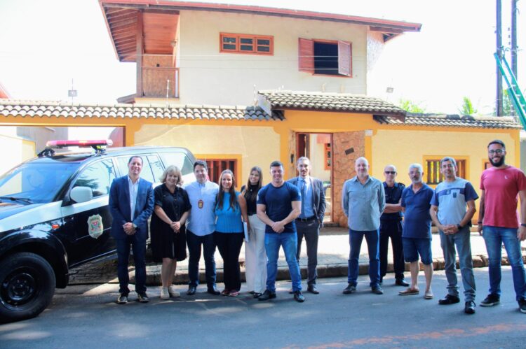 Prefeito realiza entrega simbólica das chaves da Delegacia de Polícia de Cosmópolis