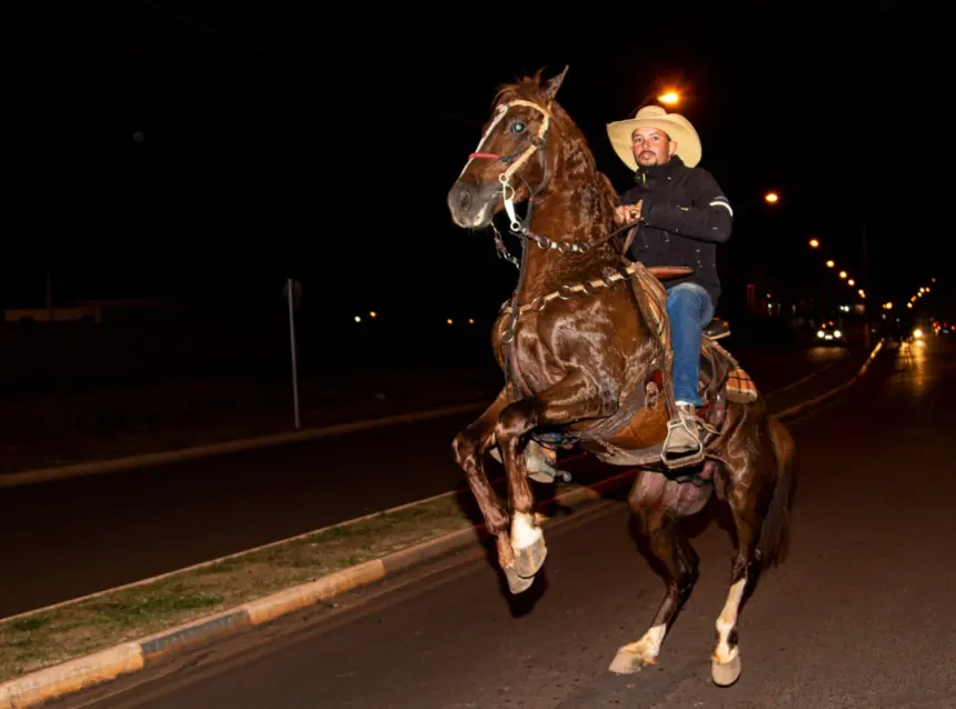 1ª Cavalgada da Lua reúne mais de 100 cavaleiros