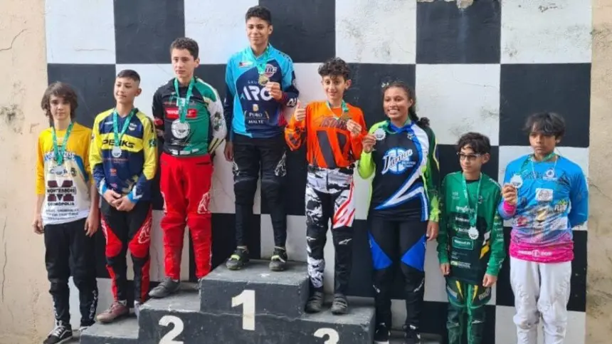 Pilotos do Clube Cosmopolense de Ciclismo participam da Copa Renato Rezende