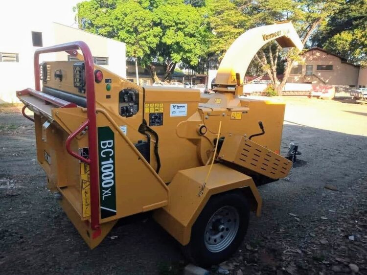 Cosmópolis conquista máquina trituradora de resíduos de poda