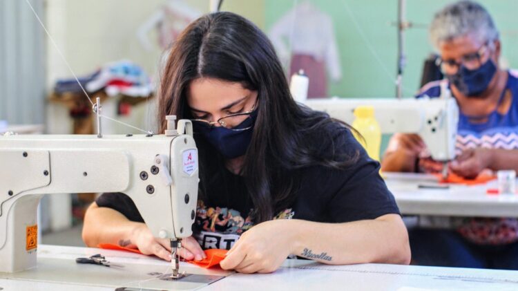 Prefeitura promove curso gratuito de Costura em Tecidos Planos e Malhas