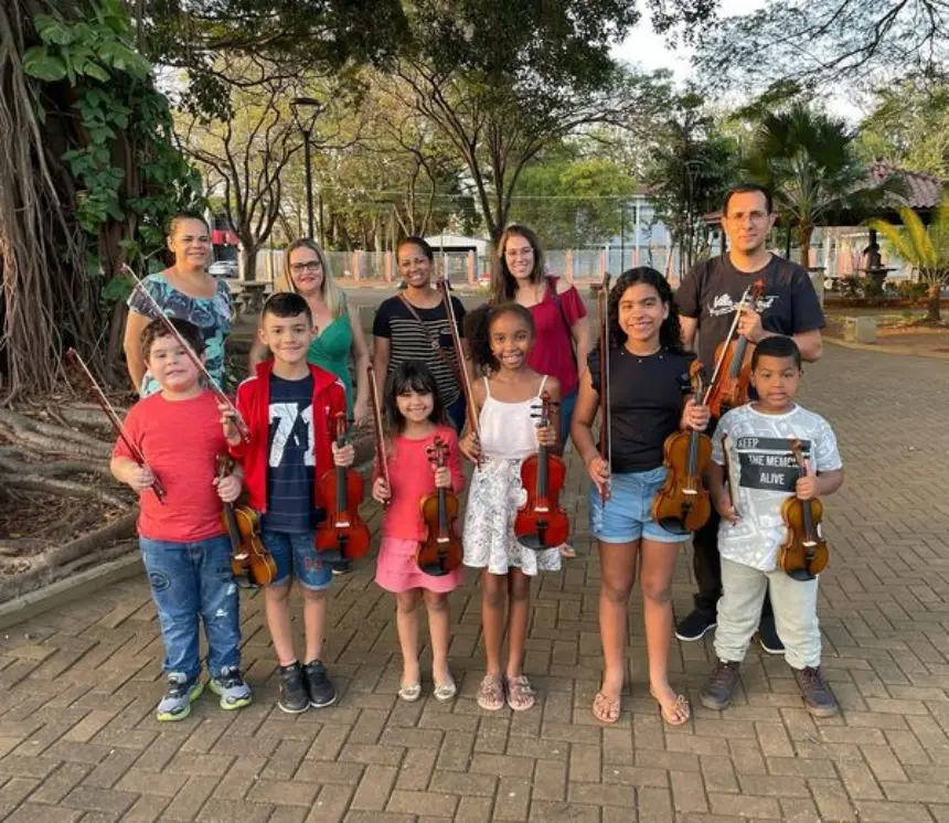 Villa-Musical realiza atividades ao ar livre com alunos