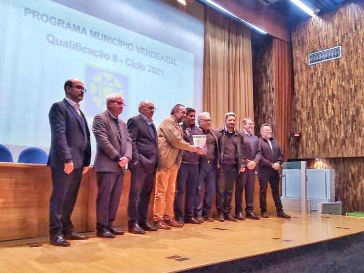 Cosmópolis recebe Certificado de Qualificação do Programa Município Verde Azul