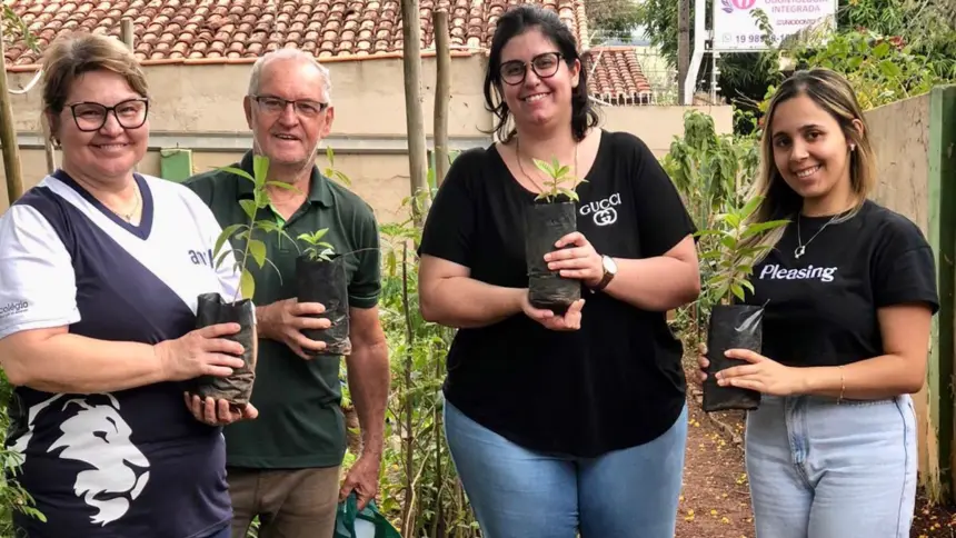 Em comemoração ao Dia da Árvore, SAMA disponibiliza mudas para escolas do município.