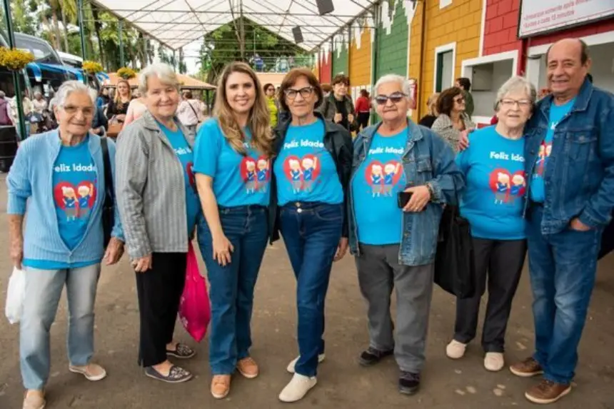 Clube da Terceira Idade participa de passeio à Expoflora