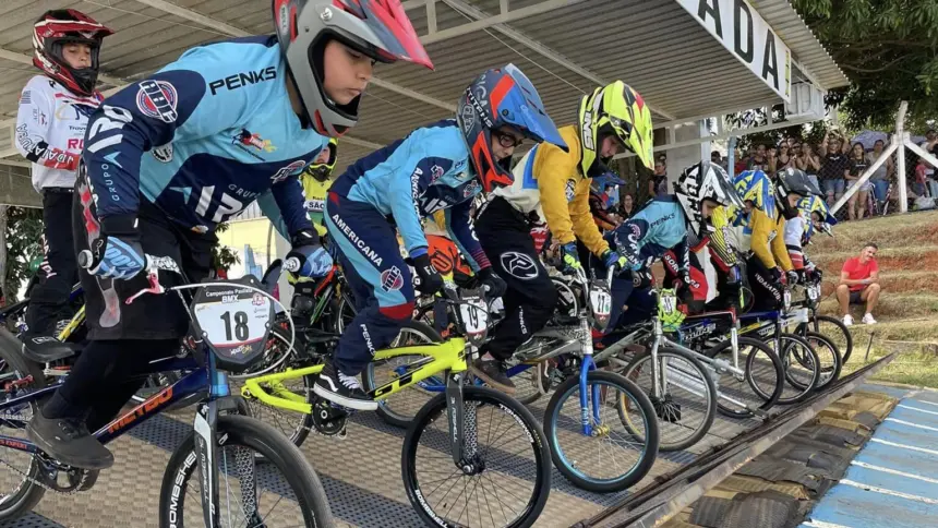 Pilotos do Clube Cosmopolense de Ciclismo representam o município na 6ª etapa do Campeonato Paulista