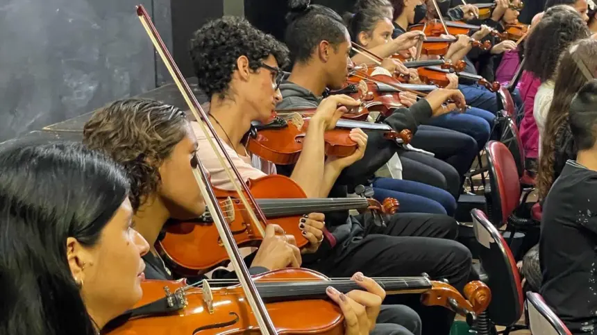 Villa-Musical realiza apresentação de Violinos