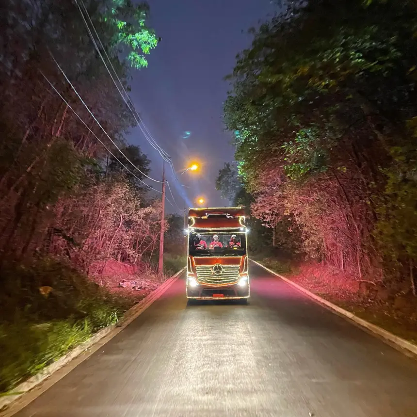 Passagem da ‘Caravana Coca-Cola’ emociona cosmopolenses pelas ruas