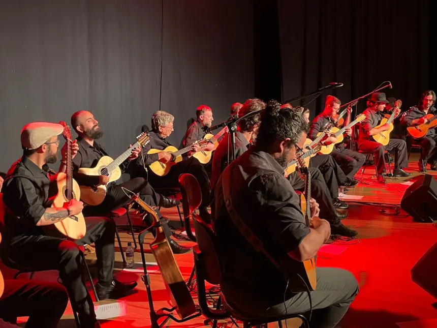 Orquestra de Violeiros’ apresentou clássicos na ‘Paulo Freir