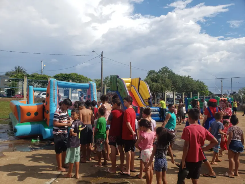 Brincando no CRAS reúne crianças e famílias no JD. Independência