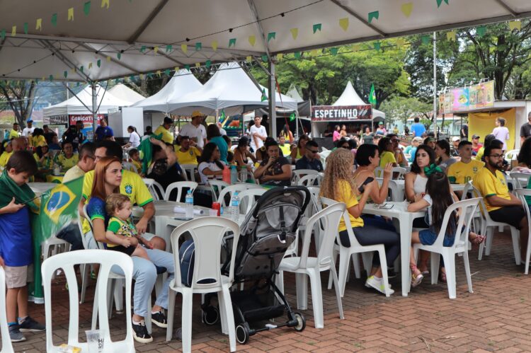 Telão na Praça do Rodrigo reúne torcedores nos jogos do Brasil