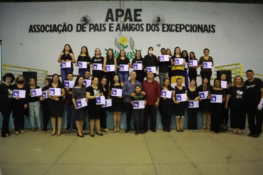 Diplomados os alunos do curso municipal de libras