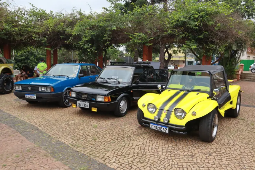 ‘Amigos do Carro Antigo’ reúnem coleções e fãs do automobilismo