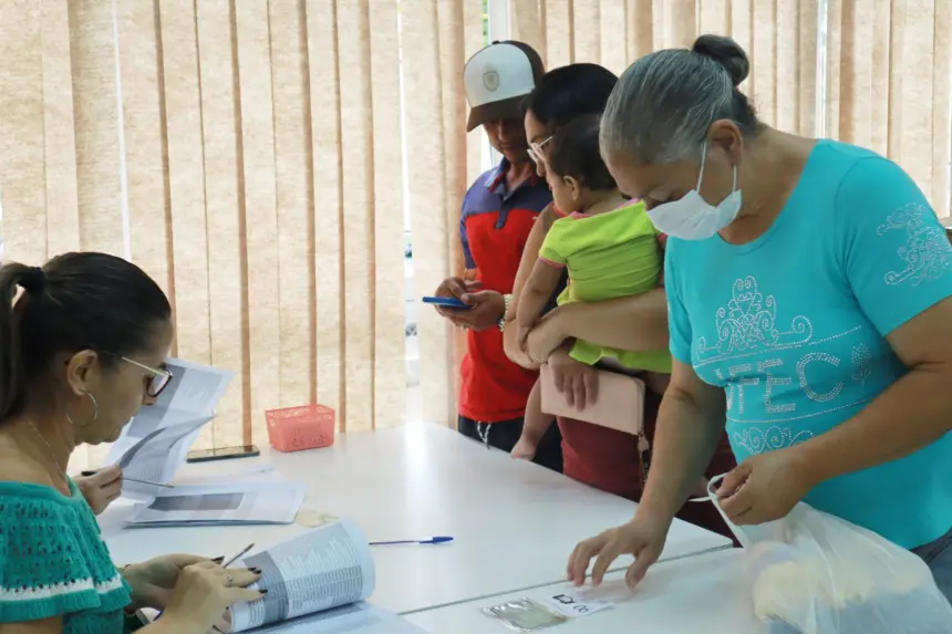 ‘Natal Sem Fome’ distribui cestas para famílias atendidas pela Prefeitura