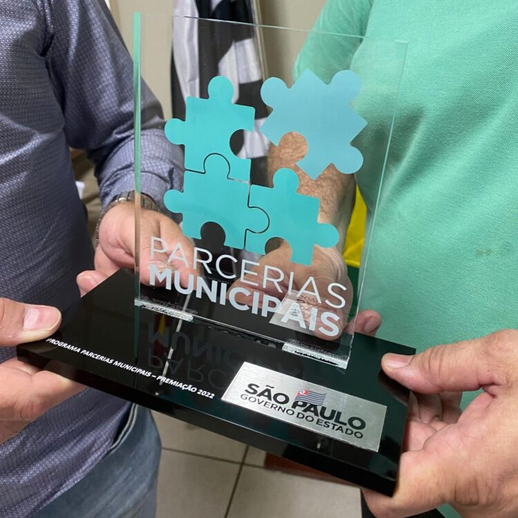 Cosmópolis recebe troféu da Secretaria de Desenvolvimento Regional do Estado