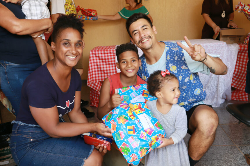 Ação social realiza entregas de brinquedos para as crianças no CRAS e Arco Íris