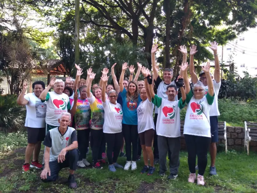 Retomados os exercícios de Lian Gong nas praças e clube da terceira idade