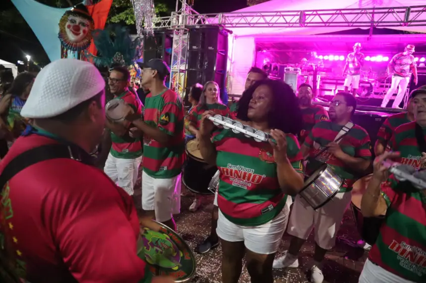 Terceiro dia do ‘CarnaMagia’ reuniu foliões e famílias na ‘Praça do Rodrigo’