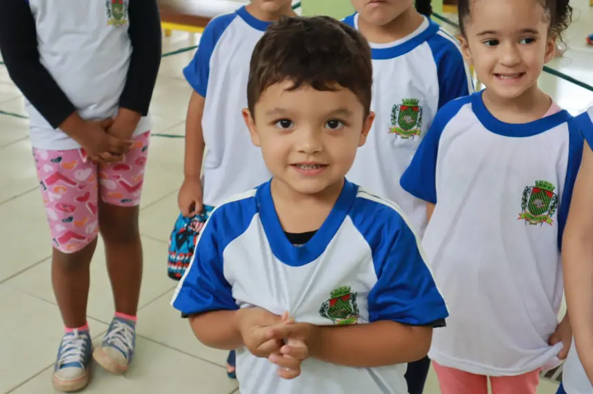 Prefeitura inicia as entregas dos uniformes escolares da Rede Municipal de Ensino