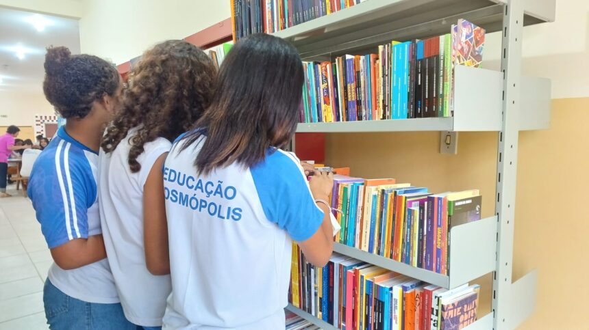 SESI Cosmópolis entrega 1519 livros para escolas municipais