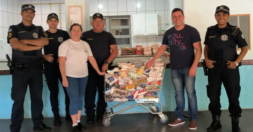 APAE de Cosmópolis recebe doações de alimentos da Guarda Municipal