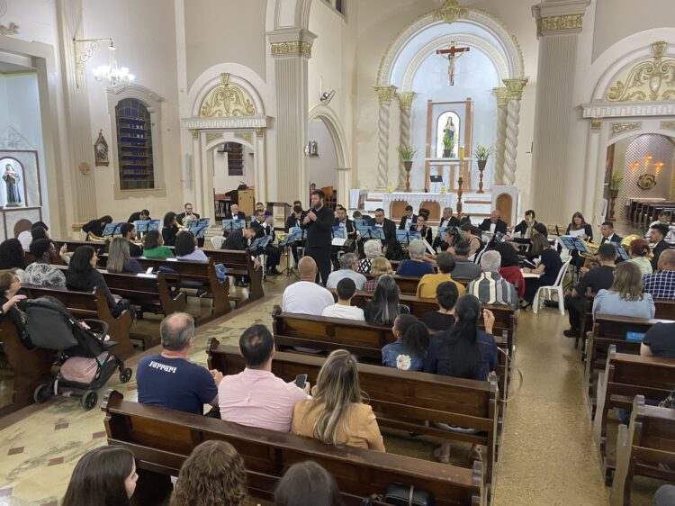 ‘Igreja Matriz’ recebeu concerto musical da ‘Banda Municipal de Cosmópolis’
