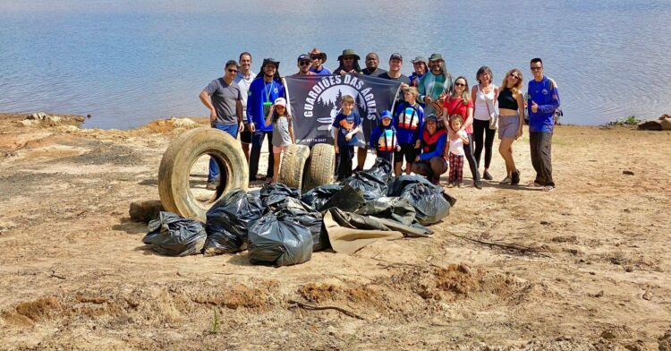 Ação ecológica de amigos realiza limpeza na Represa Pirapitingui